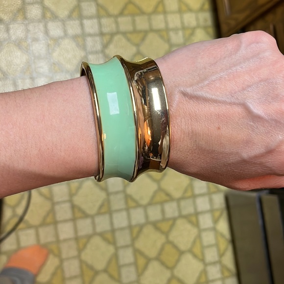 Like new bracelet bundle - Picture 6 of 17